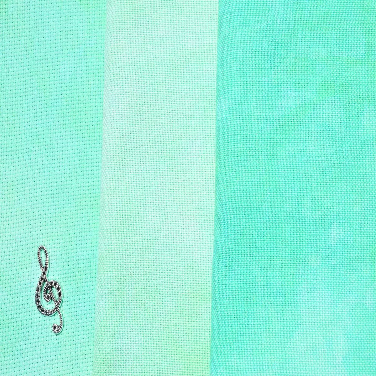 Ariel – Full Yard | Opalescent Aida | 14 ct