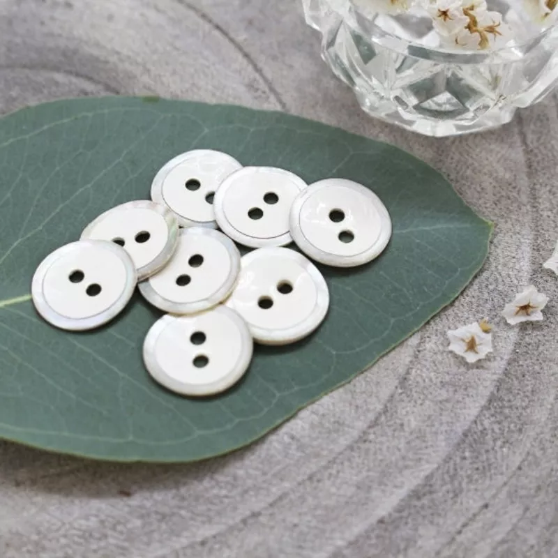 Halo Buttons in Off White | 14mm