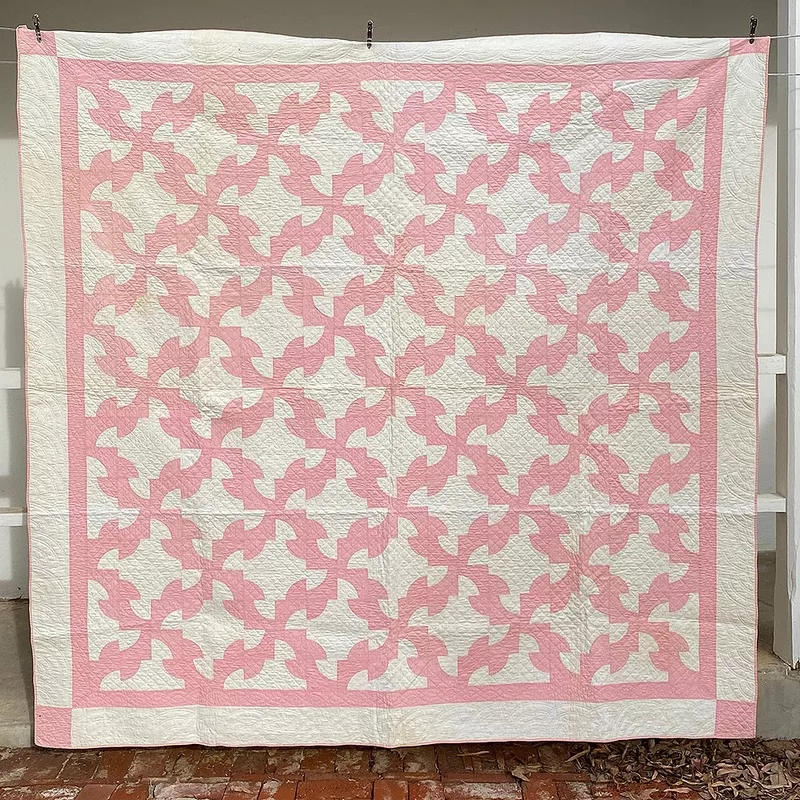 pink-drunkards-path-quilt Pink Drunkards Path Quilt