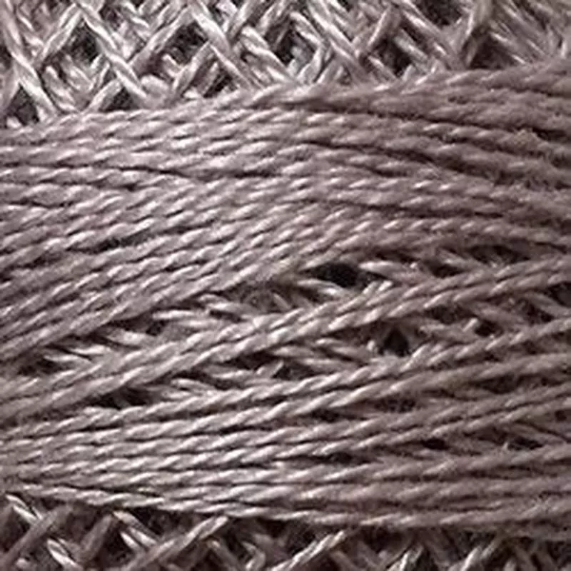 Valdani 12wt Solid #8101 – Withered Mulberry Light