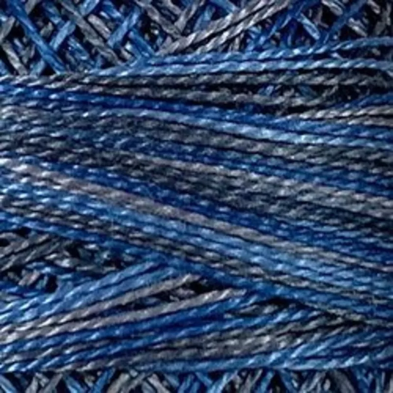 Valdani 12wt Variegated M46 – Denim Light